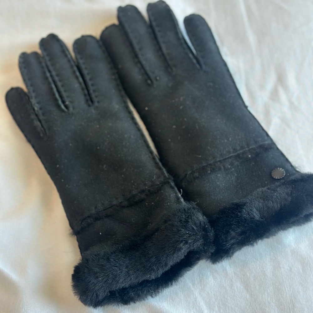 UGG Black Shearling Gloves Size Small - Like New